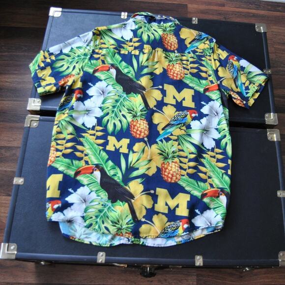 University of Michigan Medium Valiant Hawaiian Short Sleeve Shirt - Picture 5 of 8